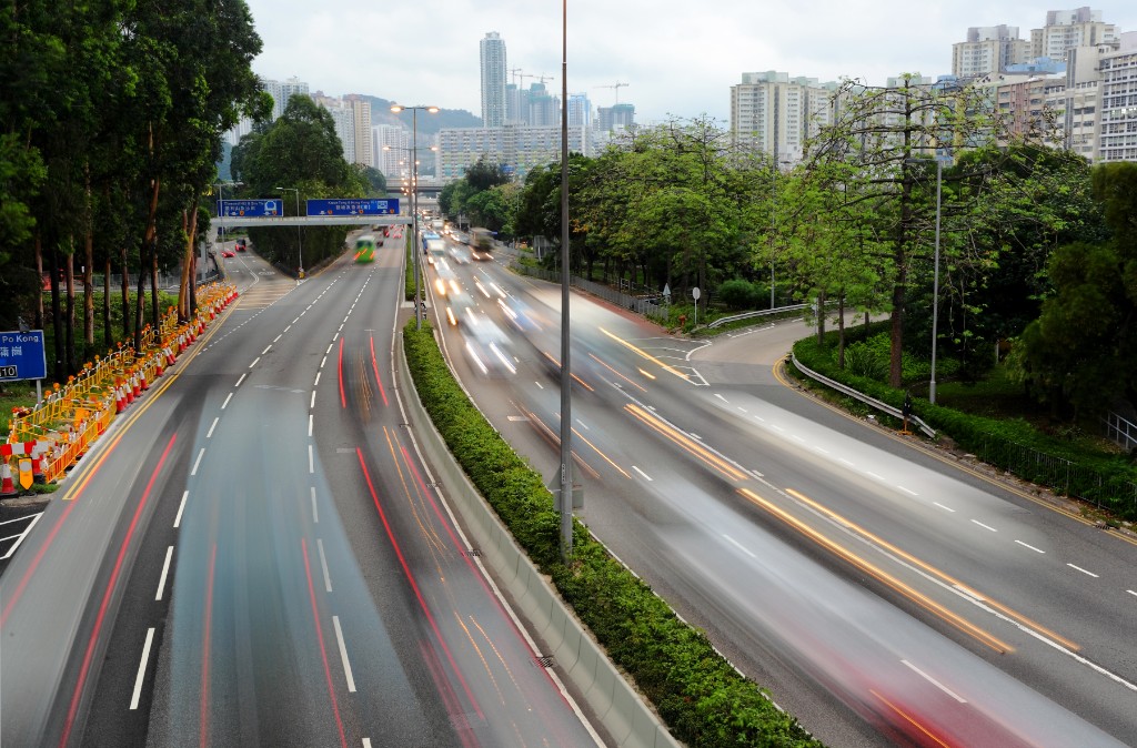 Evening traffic patterns indicating commuter access for repeat retail trips